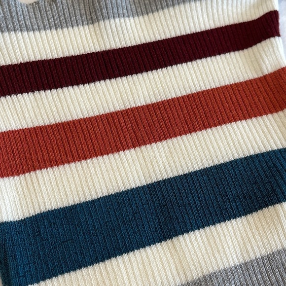 WINDSOR off the shoulder striped crop sweater Size Medium - Picture 4 of 11